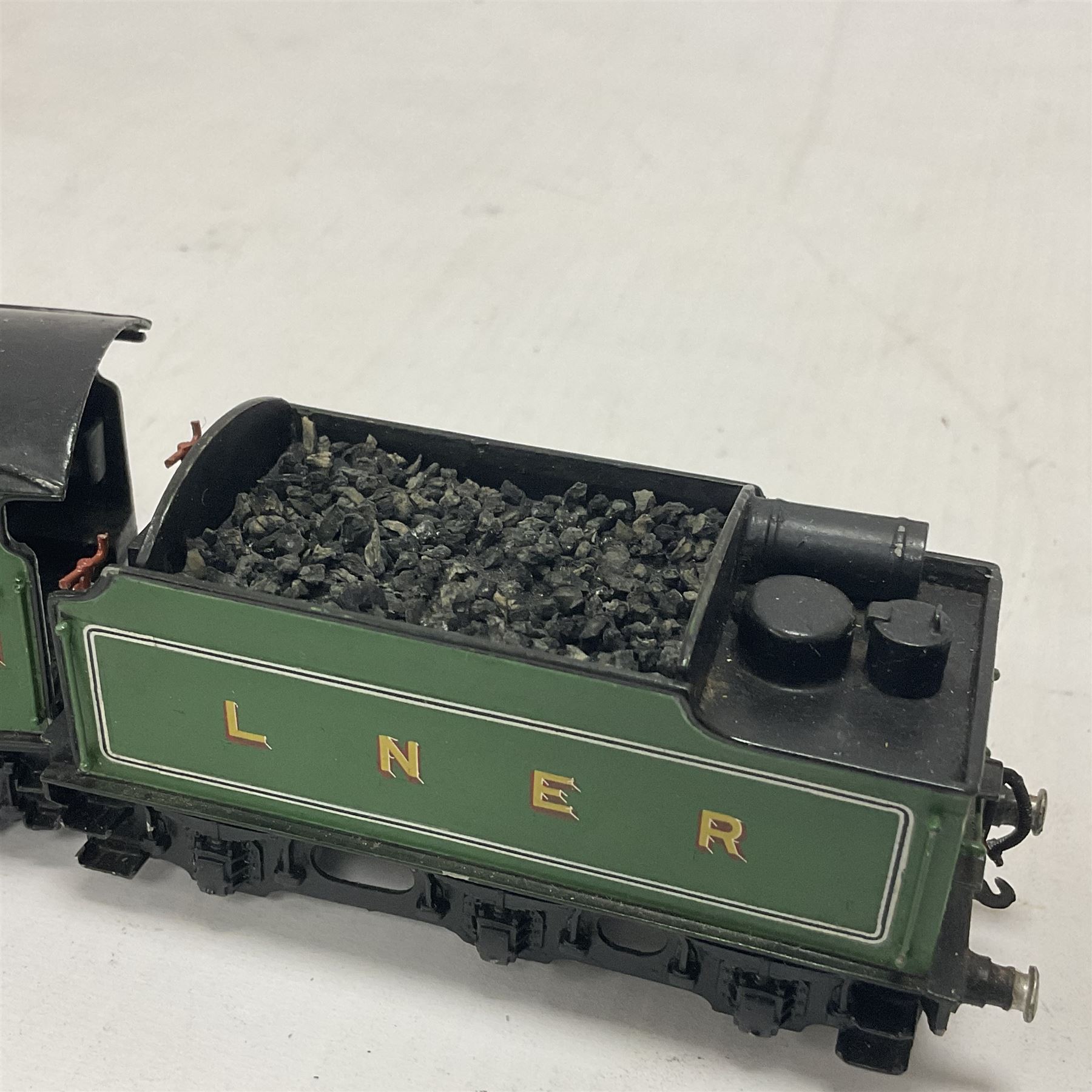 ‘00’ gauge - kit built Class V4 2-6-2 ‘Bantam Cock’ locomotive and tender no.3401 in LNER green