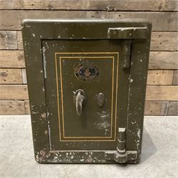 Samuel Withers & Co - Small Victorian cast iron safe, with key