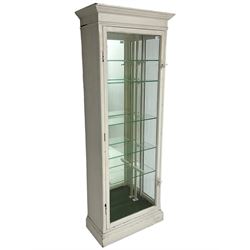 Edwardian white painted display case, single glazed door enclosing five glass shelves, mirror back to interior