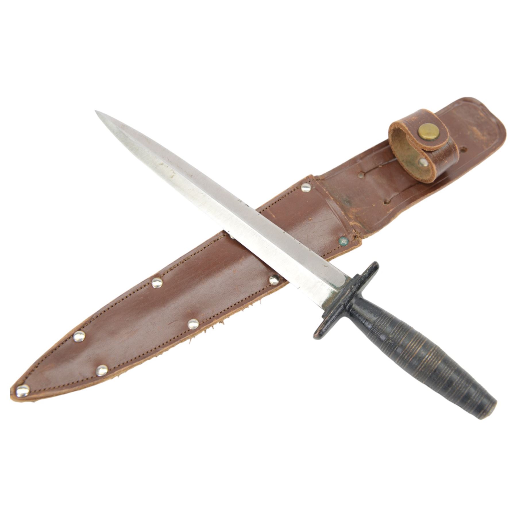 Fairbairn-Sykes fighting knife, with ribbed steel hilt, with leather scabbard, blade L17cm