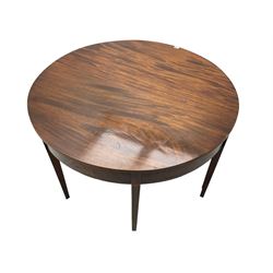 Regency mahogany D-ended extending dining table, circular top with banded fireze inlaid with ebony stringing, raised on square tapering supports, with two additional leaves, supported by gate-leg central action