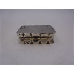 1930s silver snuff box, of rectangular form with scalloped edge, hallmarked Robert Pringle & Sons, Birmingham 1936, W5cm