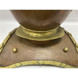 Reproduction copper and brass deep sea diver's helmet, H44cm