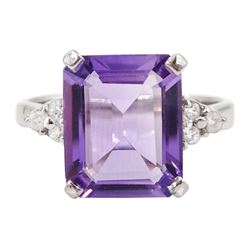 9ct white gold emerald cut amethyst and white topaz ring, hallmarked, amethyst approx 3.30 carat