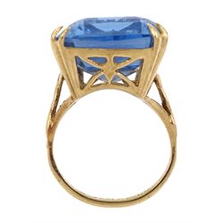 9ct gold single stone rectangular cut blue paste stone ring, stamped