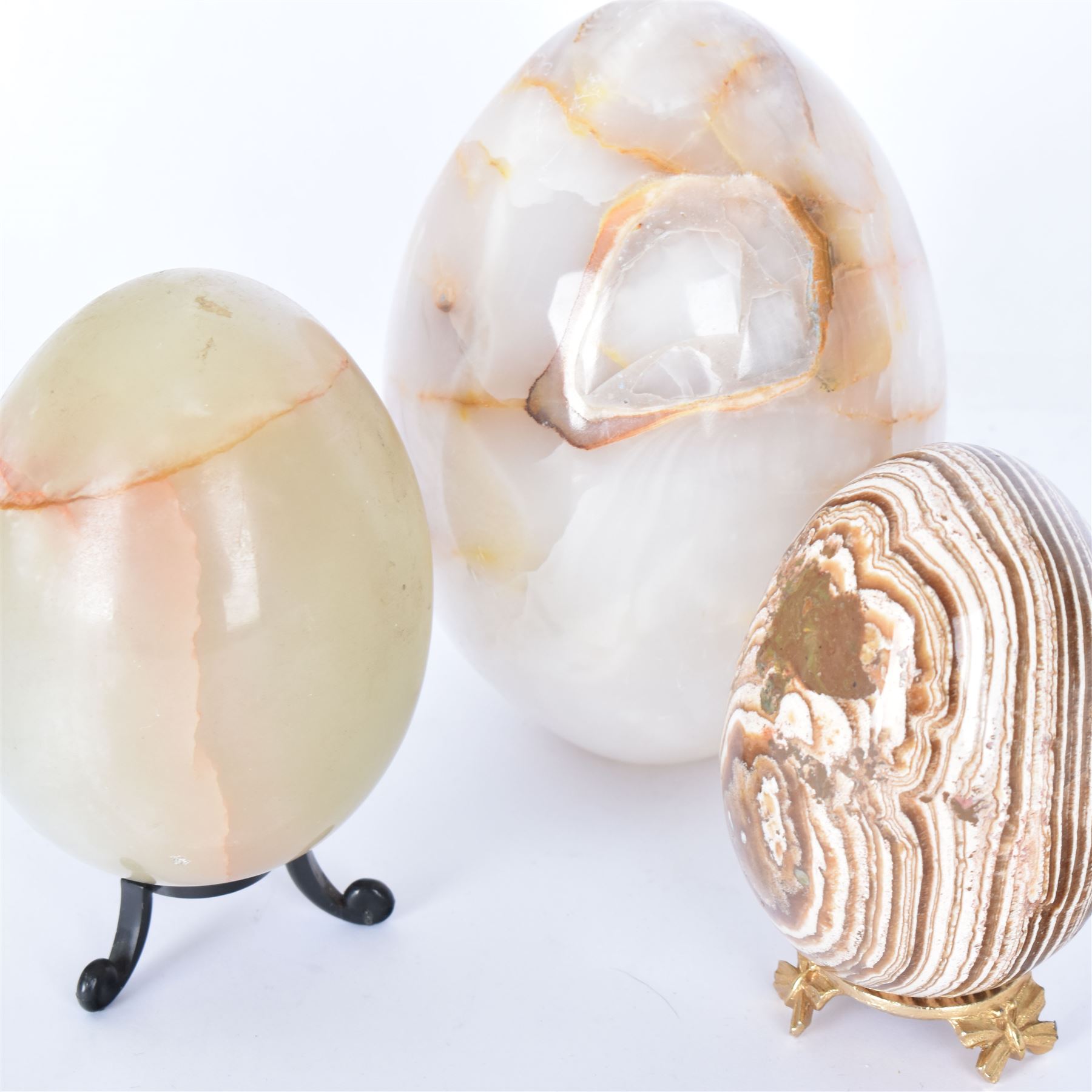 Large marble specimen egg, together with two onyx specimens, marble egg H15cm