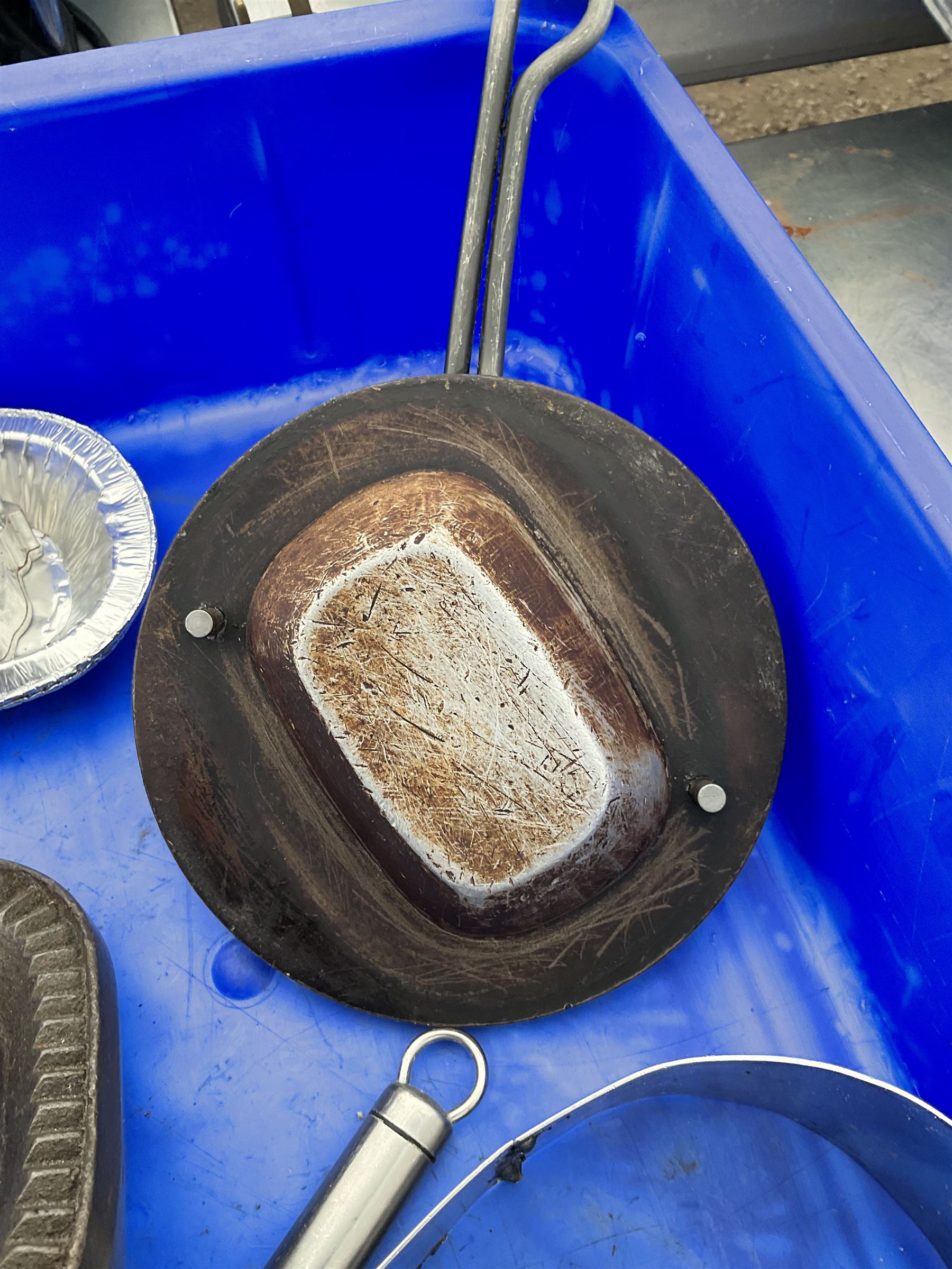 Individual heated steak pie die, base maker and lidder with pastry cutter - THIS LOT IS TO BE COLLECTED BY APPOINTMENT FROM DUGGLEBY STORAGE, GREAT HILL, EASTFIELD, SCARBOROUGH, YO11 3TX