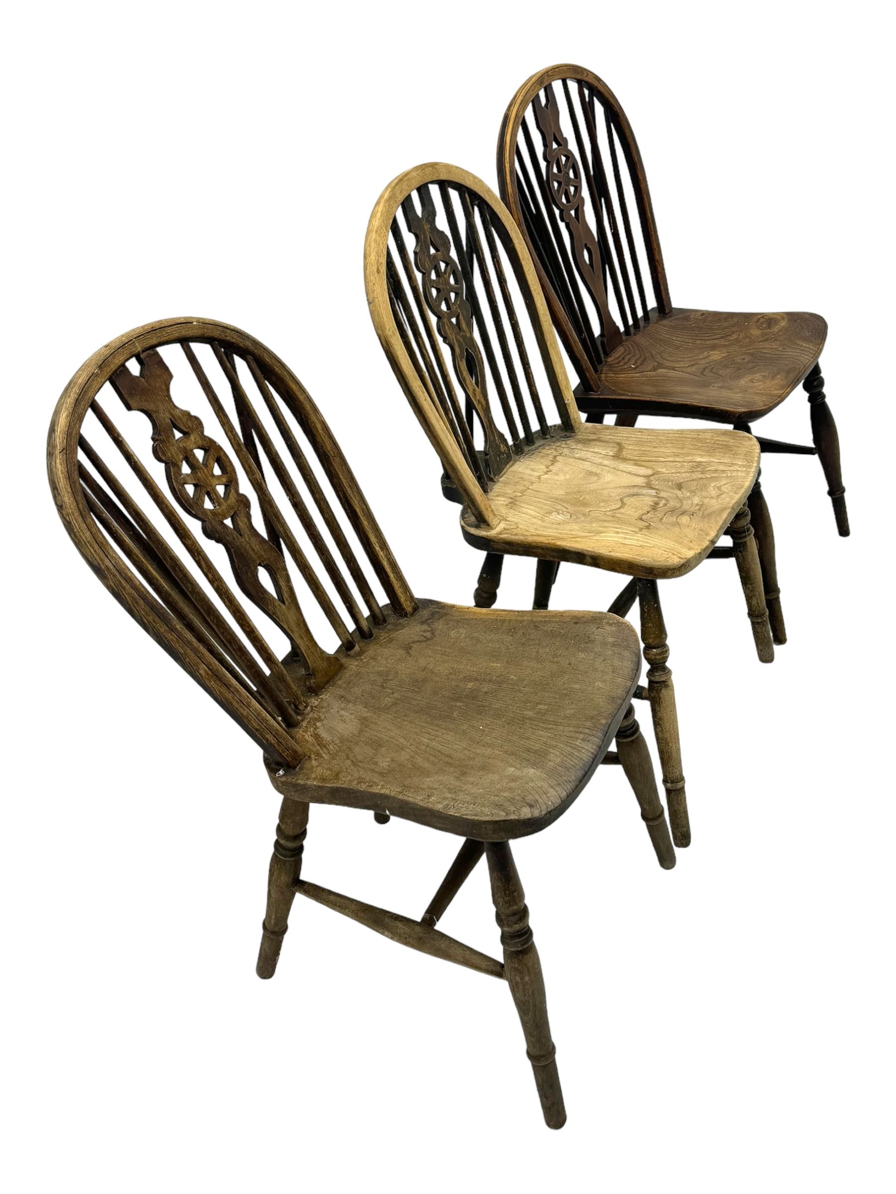 Mid-to-late 20th century set of six elm and beech Windsor dining chairs, hoop and stick back with pierced wheel splat, dished elm seat, on turned supports united by turned stretchers 