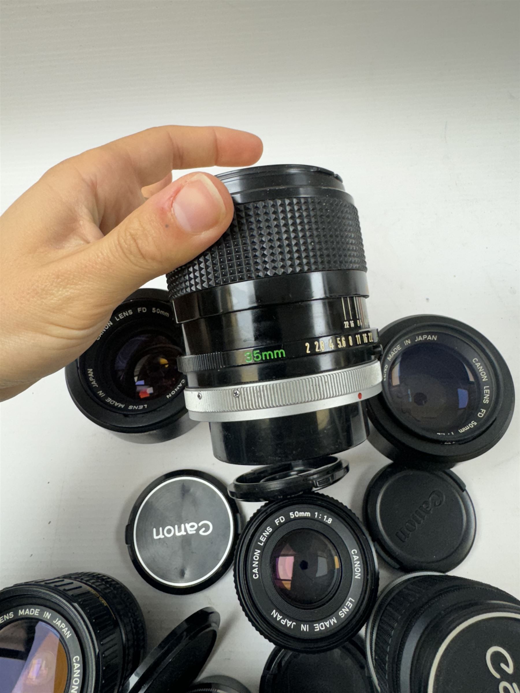 Seventeen Canon camera lenses, mostly FD examples, including 28-85mm 1:4 serial no, 49881, 35-105mm 1:3.5-4.5 serial no. 87632 and 135mm 1:2.8 serial no. 48336, one boxed