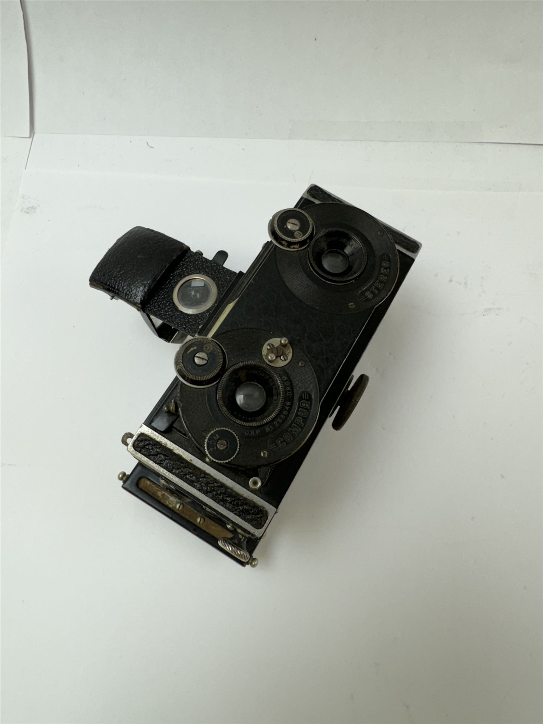 Early 20th century Rietzschel Kosmo-Clack stereo camera, with Rietzschel Doppel Anastigmat F:6.8 F=65mm lenses, serial nos. 91128 / 91127