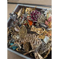 Large collection of costume brooches, including vintage, animal and novelty examples