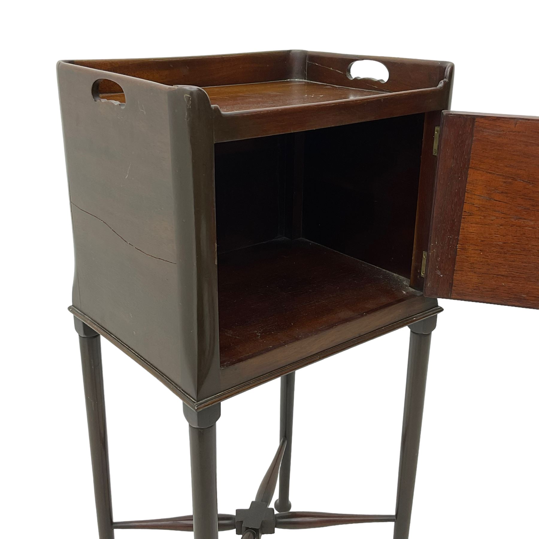 20th century Georgian design mahogany bedside pot cupboard, pierced tray top, enclosed by single figured door, on cabriole supports united by turned X-framed stretchers 