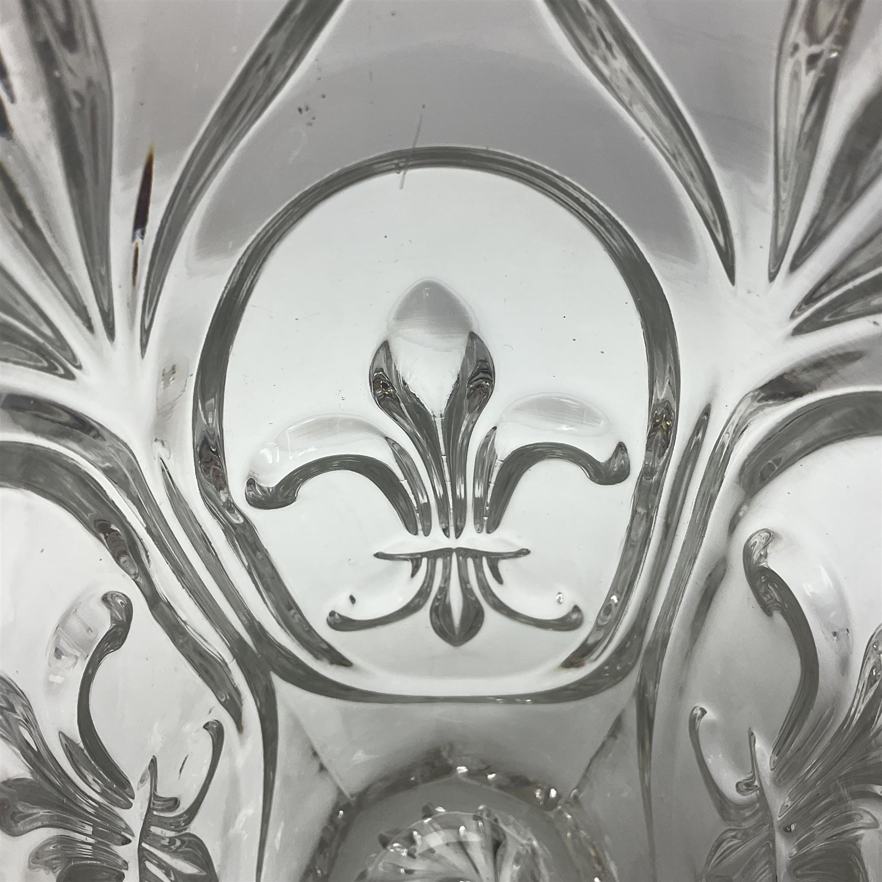 Glass vase in the style of Rudolf Schrötter for Rudolfova Hut, decorated fleur de lis, together with eight sherry glasses with cranberry bowls and twisted stems, vase H32cm 