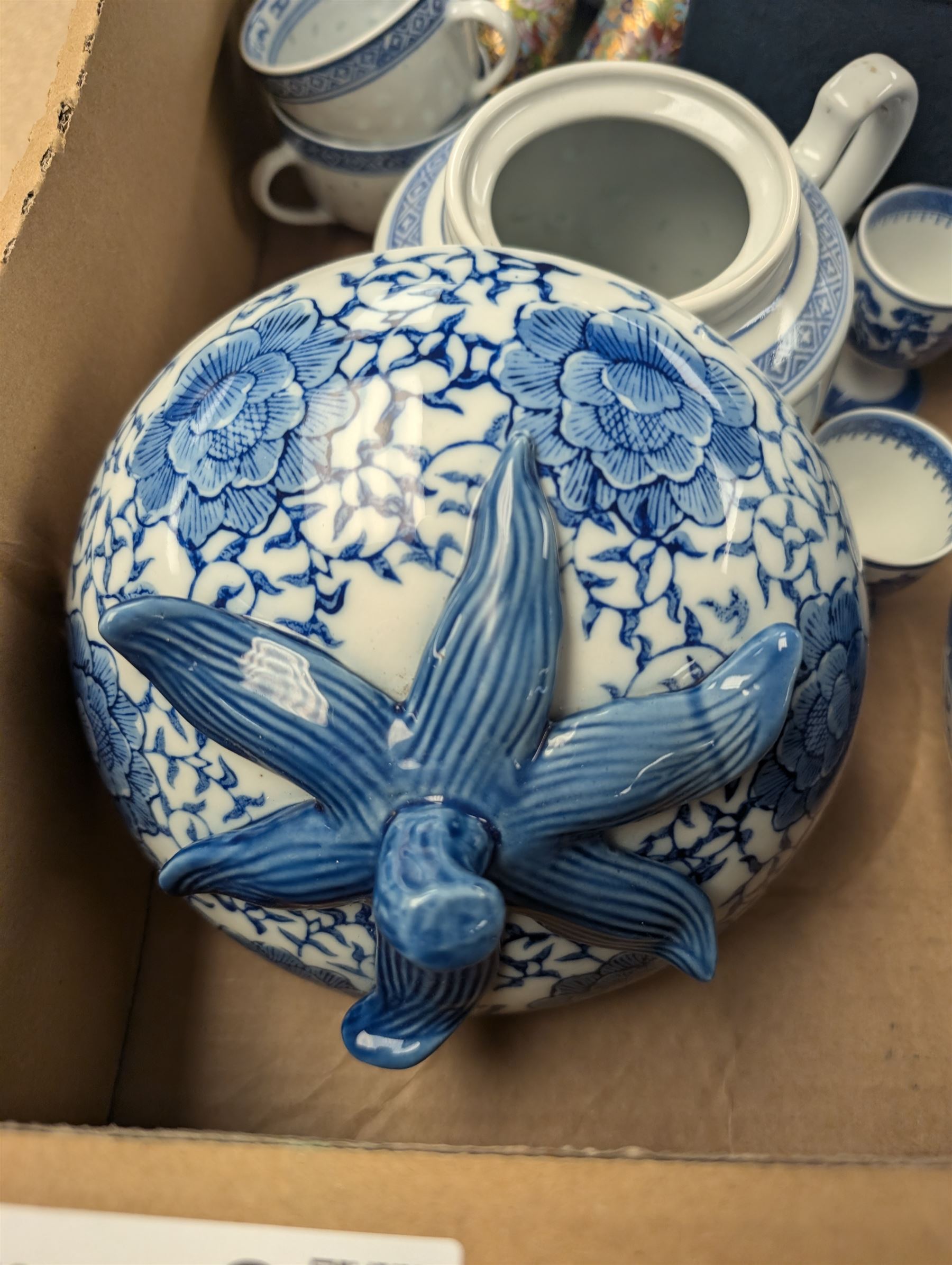 Collection of Chinese blue and white ceramics, including ginger jar, part tea service, jar with cover