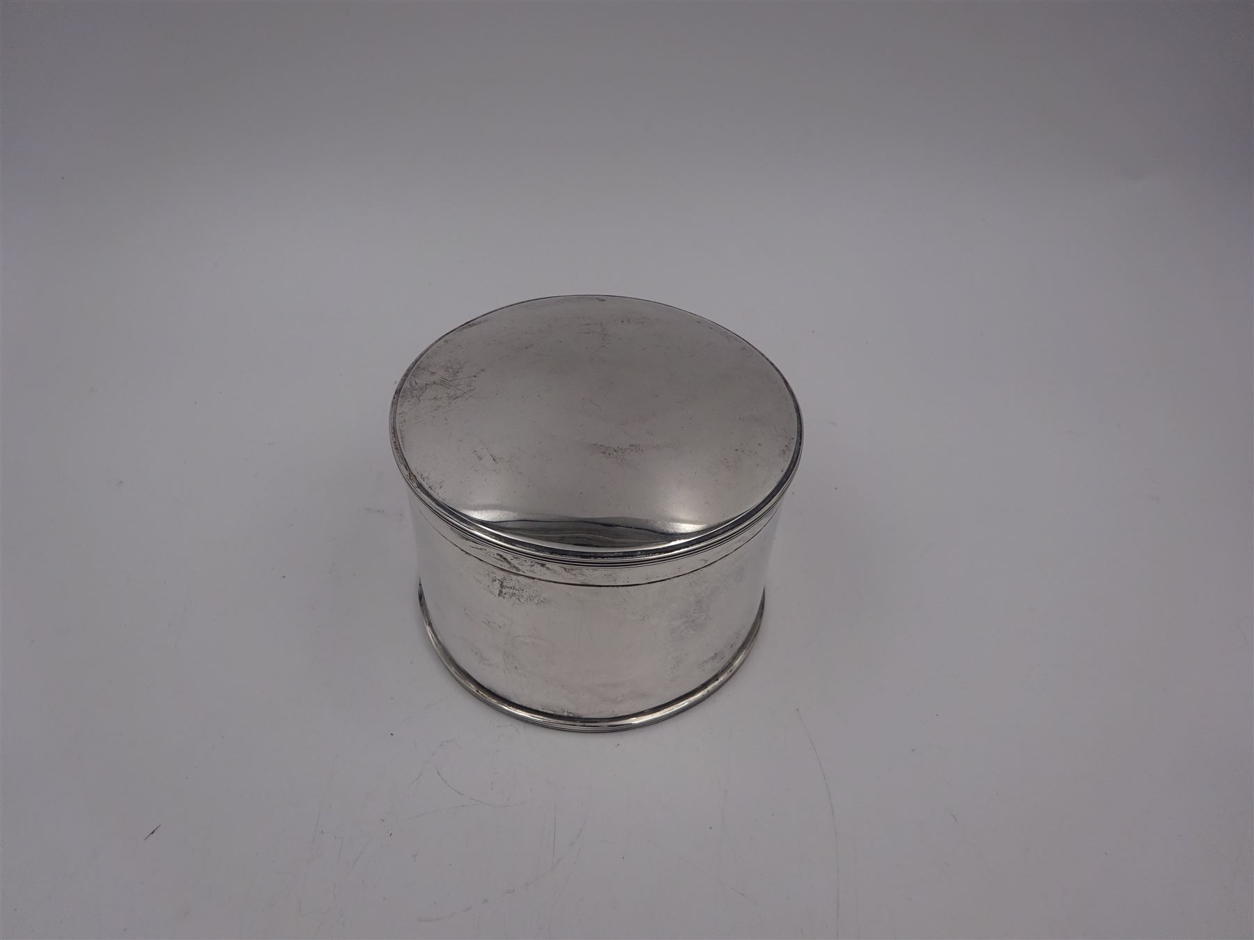 1920s silver box, of plain circular form with hinged lid, hallmarked Theodore Rossi, London 1929, H6.5cm, D9.7m