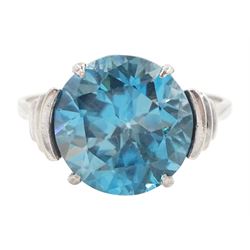 White gold single stone blue zircon ring, with stepped design shoulders, stamped 9ct, zirc...