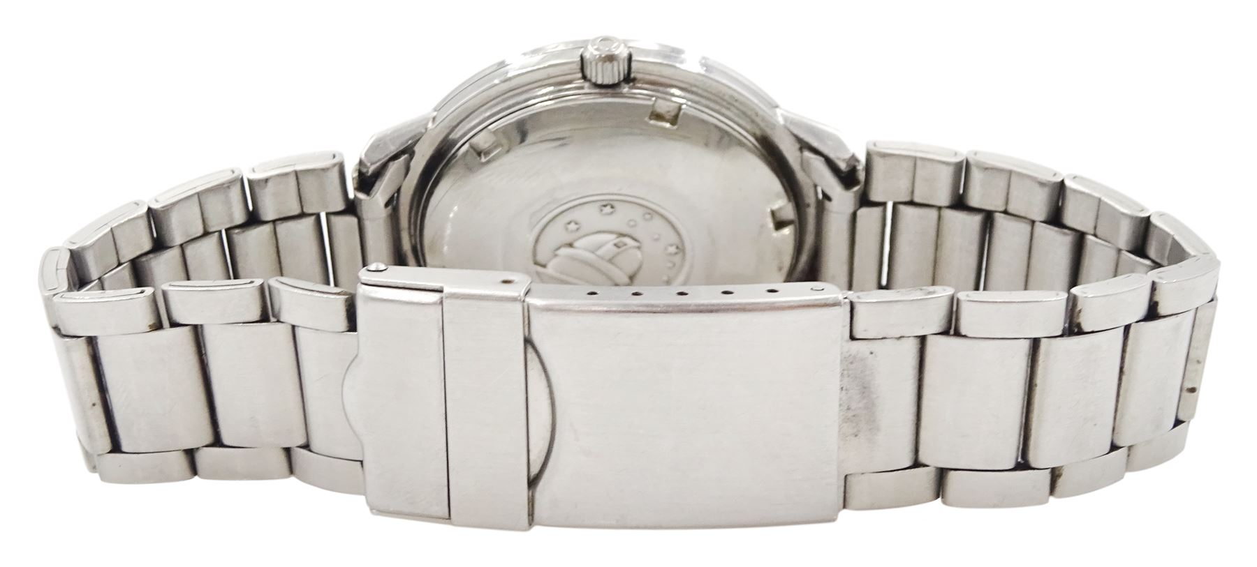 Omega Constellation gentleman's stainless steel automatic wristwatch, Ref. 168.004, Cal. 561, Pie Pan silvered dial with baton hour markers and date aperture, on stainless steel bracelet with fold-over clasp