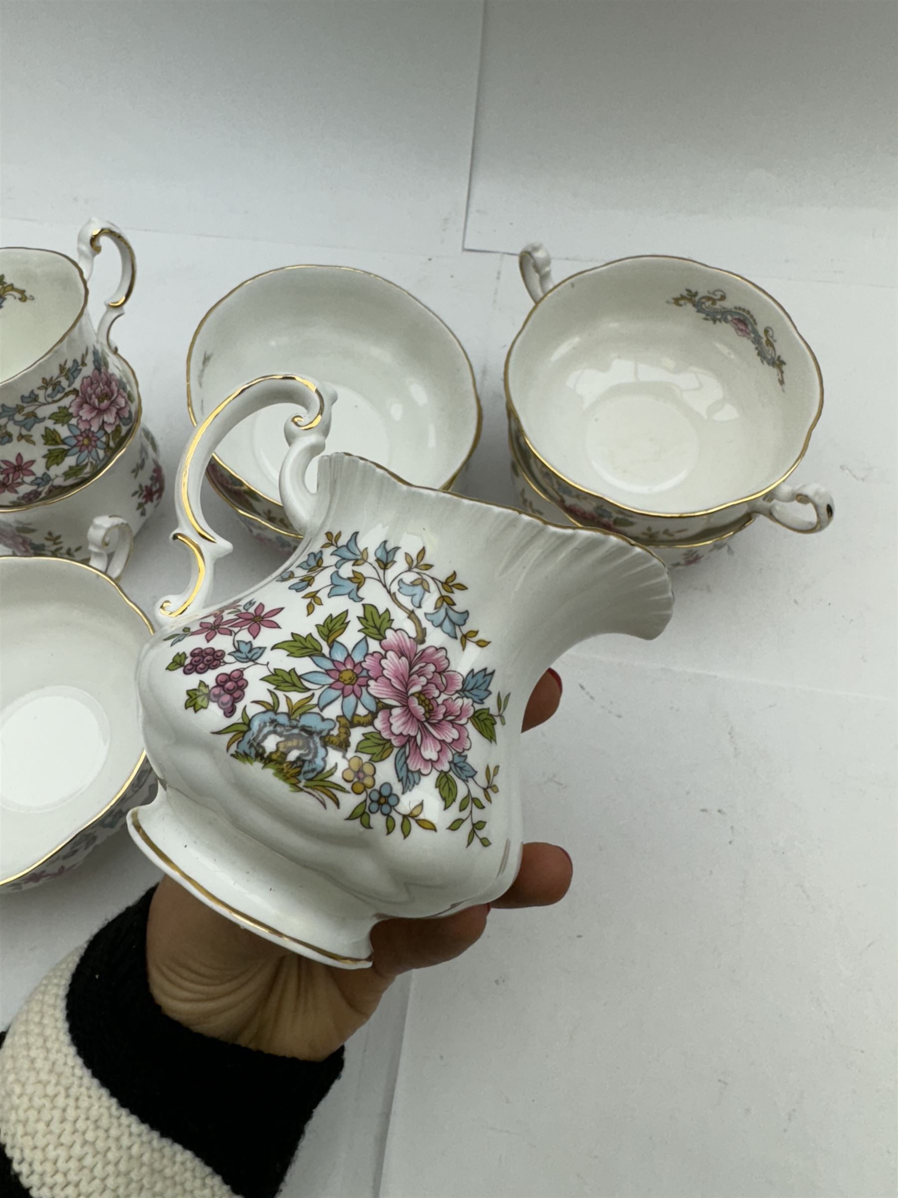 Royal Staffordshire Mandarin pattern tea and dinner wares, including six dinner plates, six side plates, serven twin handled bowls, covered dish etc 