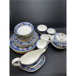 Wedgwood Blue Siam pattern tea and dinner service, including teapot, milk jug, open sucrier, six teacups and saucers, six dinner plates etc 