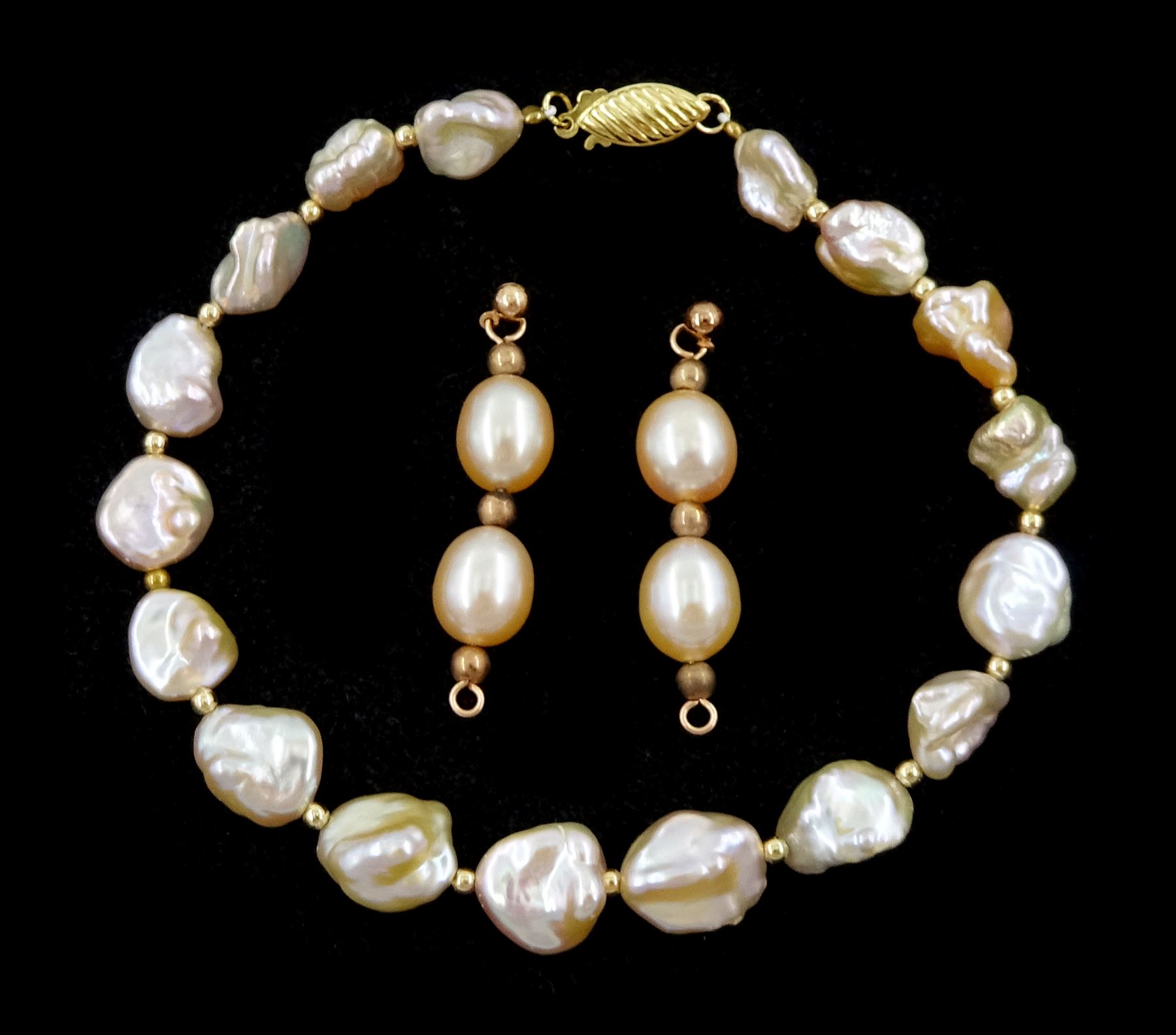 Single strand cultured pink / peach bracelet, with 14ct gold clasp and a pair of 9ct rose gold pink / peach pearl stud earrings