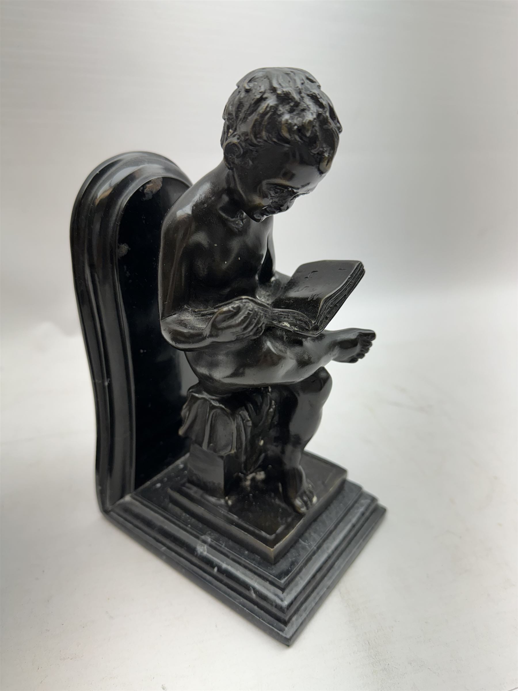 Pair of marble and bronzed bookends, modelled as putti reading, H22cm