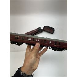 Hornby '00' gauge BR Duchess of Sutherland and Support Coach Train Pack R3221, comprising BR Princess Coronation Class 4-6-2 Duchess of Sutherland locomotive no. 46233 and BR MkI Brake Support Coach no. 99041, both in maroon livery, in original box