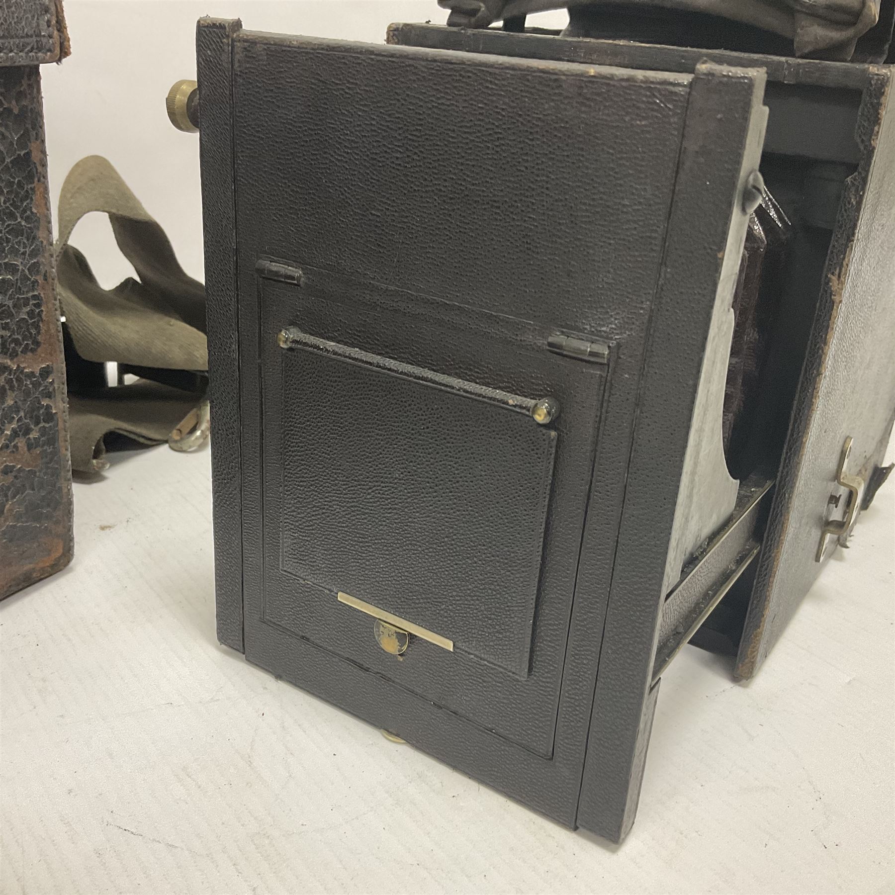 Early 20th century Adams and Co 'Videx' folding plate camera, in original leather carrying case, with various quarter plates