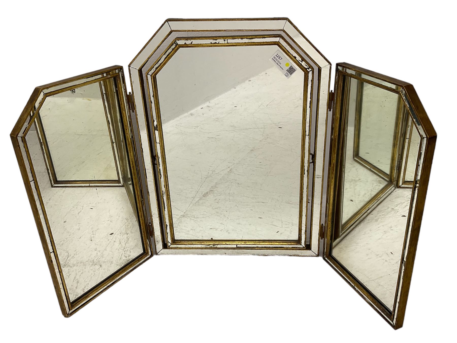 Triple dressing table mirror, central mirror with canted top, two flanking hinged mirrors