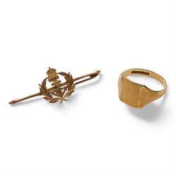 Gold Royal Naval Division brooch and a gold signet ring, both 9ct