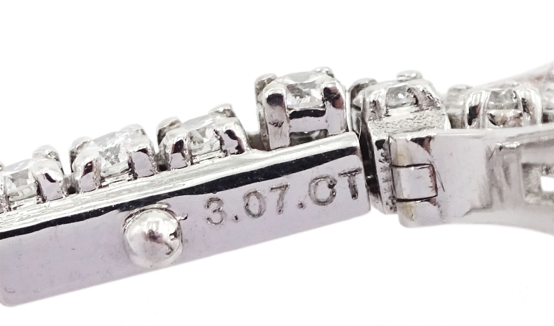 18ct white gold round brilliant cut diamond bracelet, stamped 750, total diamond weight 3.07 carat