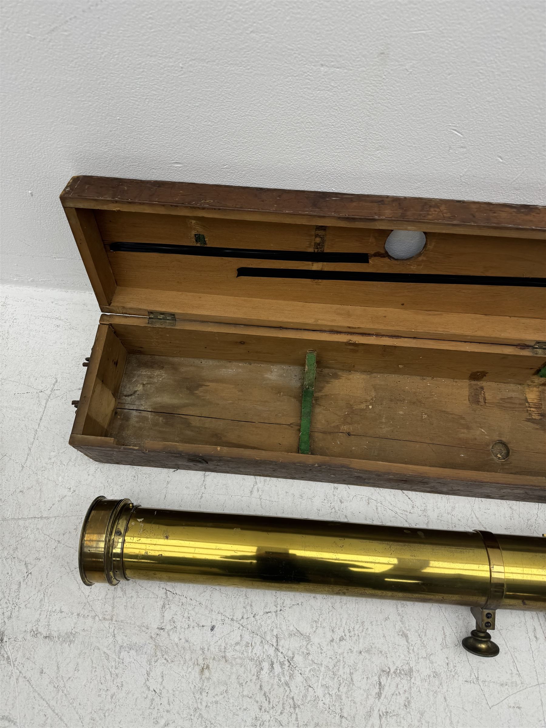 19th century brass reflecting telescope by Dring & Fage, London, the cylinder with inter-changable eyepieces and mounted with sighting scope, contained within wooden box, cylinder diameter 4.5in, length (without lens) 52in 