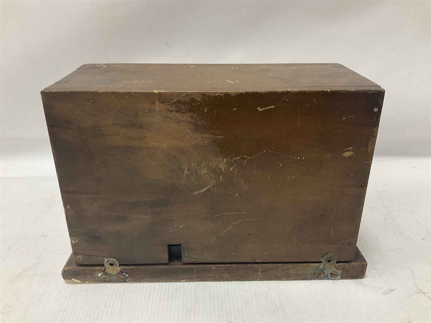 Early 20th century Automatic Temperature Control System, the polished copper body supporting a tube of liquid mercury, patent no 5311 dated 1912, attributed to John Grundy, within wooden box with glazed front panel, box H18.5cm