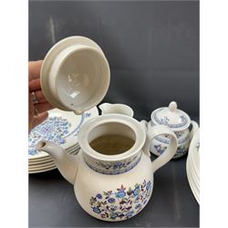 Royal Doulton Plymouth pattern, part tea and dinner service, including teapot, milk jug, covered sucrier, six dinner plates 