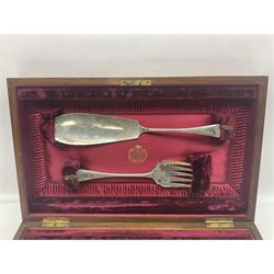 Canteen of cutlery by George Davis, Halifax, with silver ferrules 