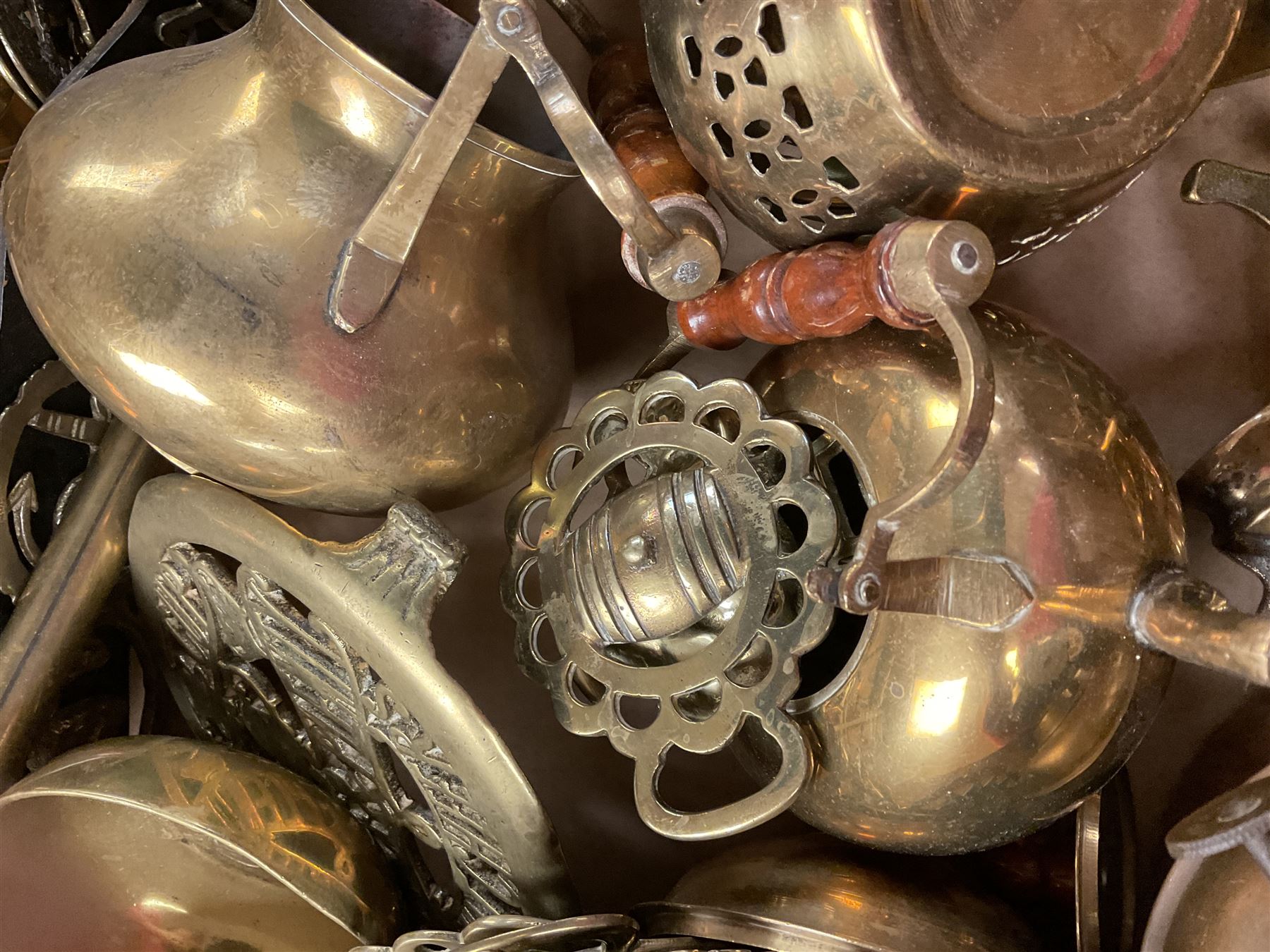 Collection of decorative and domestic brass, including horse brass and graduated kettles 