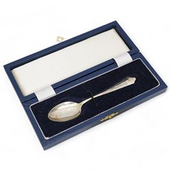 Elizabeth II silver egg cup and spoon London 1953, cased, silver spoon and pusher, six teaspoons and a dessert spoon