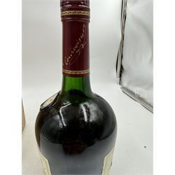 Mixed alcohol; including Drambuie Liqueur, Commandaria liqueur wine, together with commemorative ales, etc (11)