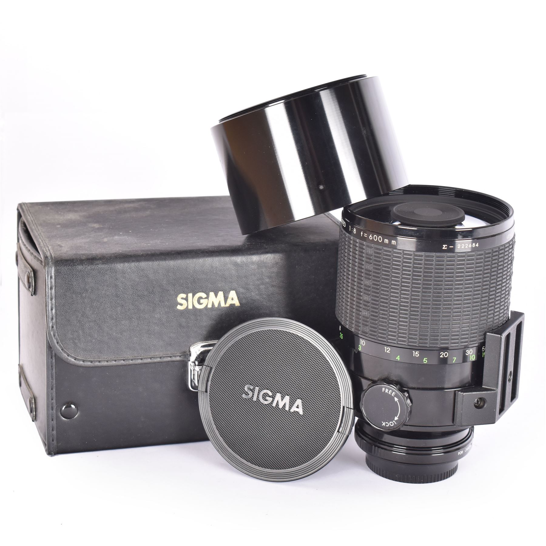 Sigma Mirror-Telephoto Multi-Coated 1:8 f=600mm camera lens, serial no. 222684, with two lens caps, hood, filters, instruction booklet and case