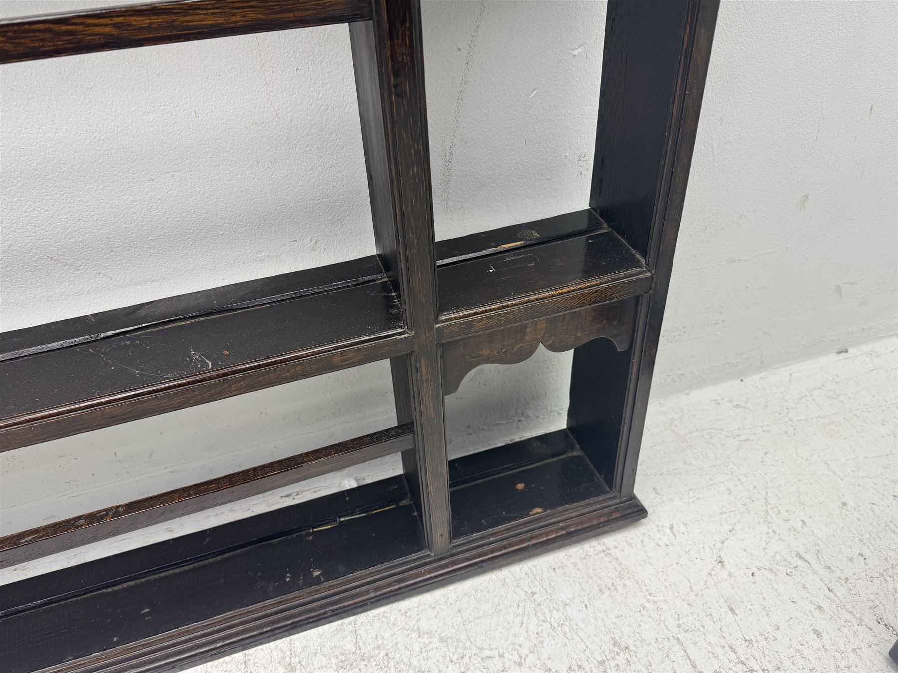 19th century oak delph rack, moulded cornice over four shelves 