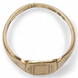 9ct gold signet ring, hallmarked