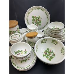 Portmeirion Summer Strawberry pattern tea and dinner service, including teapot, five dinner plates, covered sucrier etc  