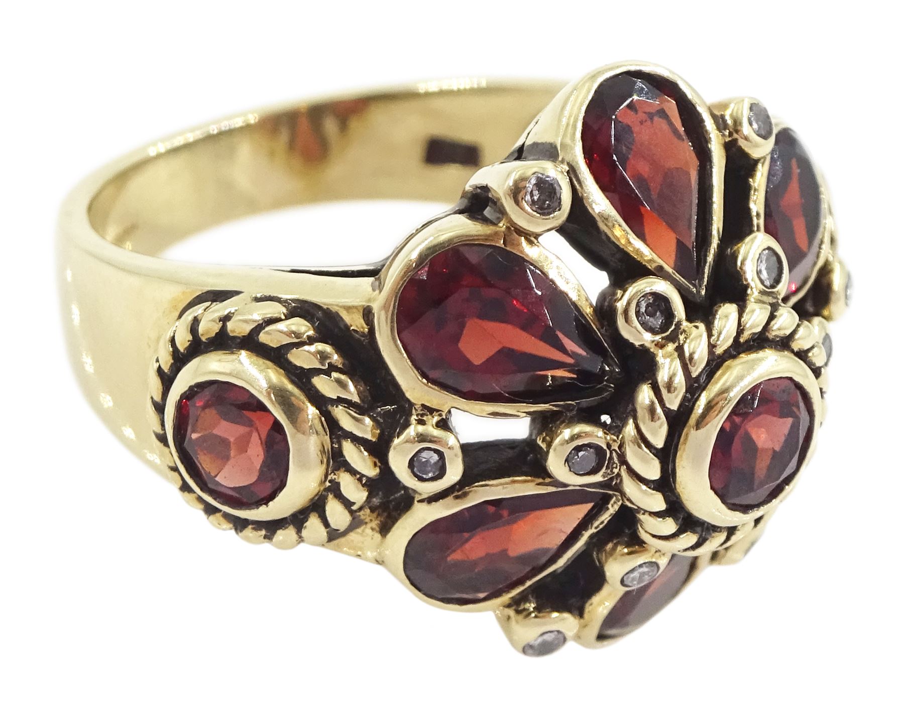 9ct gold garnet and diamond flower head cluster ring, Birmingham 2002 