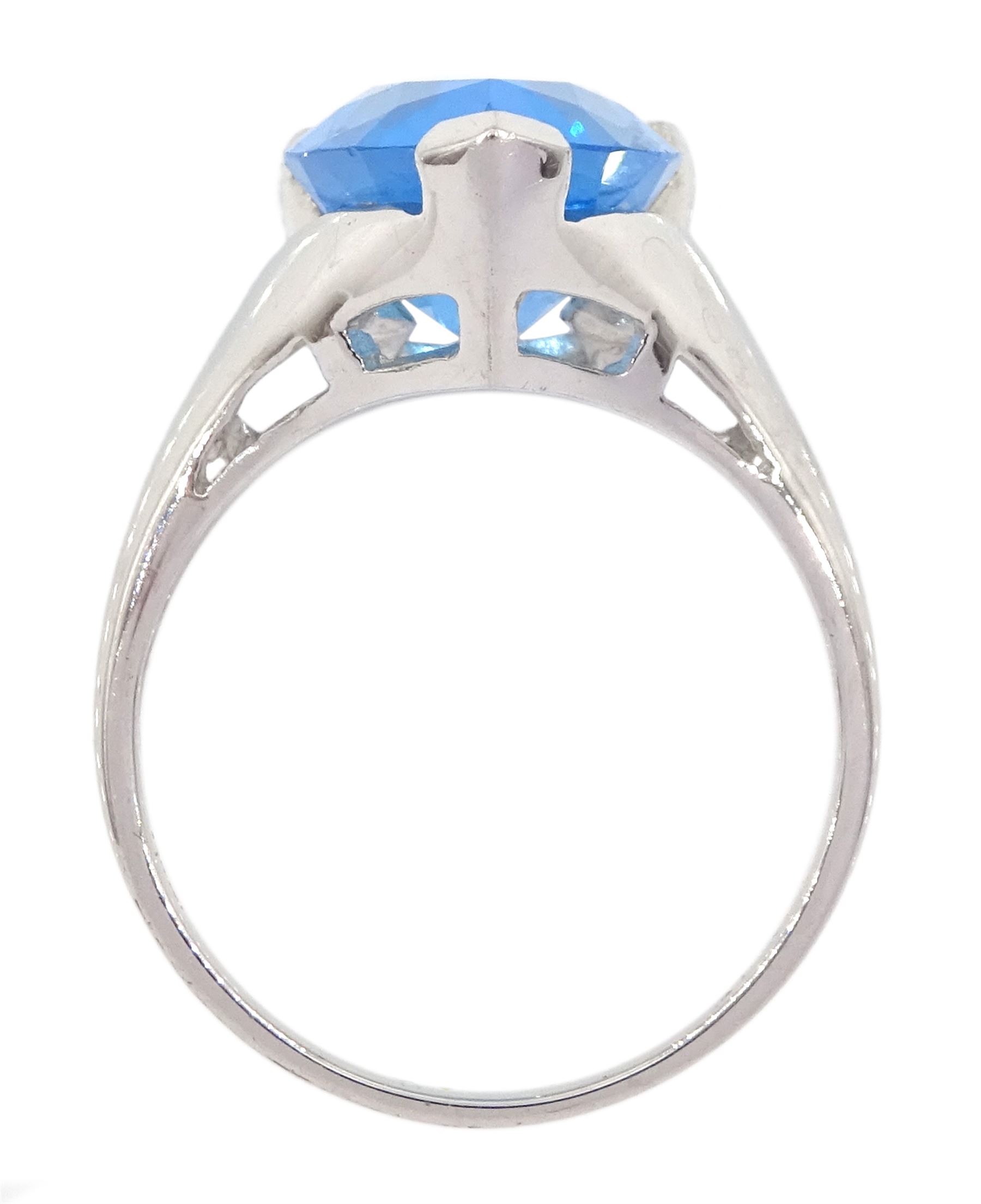 9ct white gold single stone pear cut blue topaz ring, hallmarked, topaz approx 6.50 carat