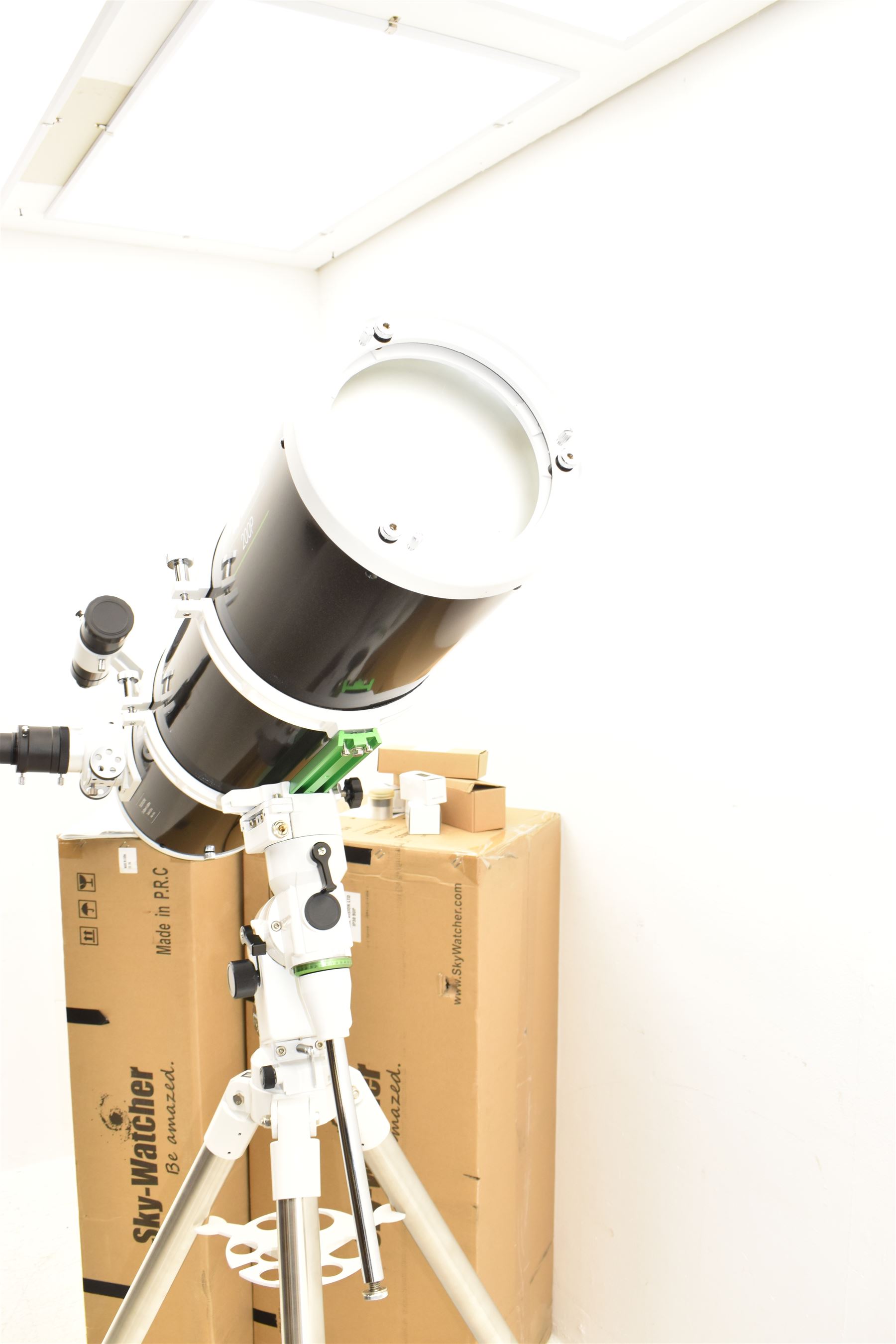 Sky Watcher 200P Newtonian 10” reflector telescope, NEQ3 tripod with counter weights, equatorial mount and finder scope, with a basic 1.25” smartphone adapter and accessories including a Super 10 long eye relief , Celestron 10mm lens, 2 x 1. Barlow lens and super 25 wide angle long eye relief lens. With assembly instruction manual and astronomical telescope user guide.