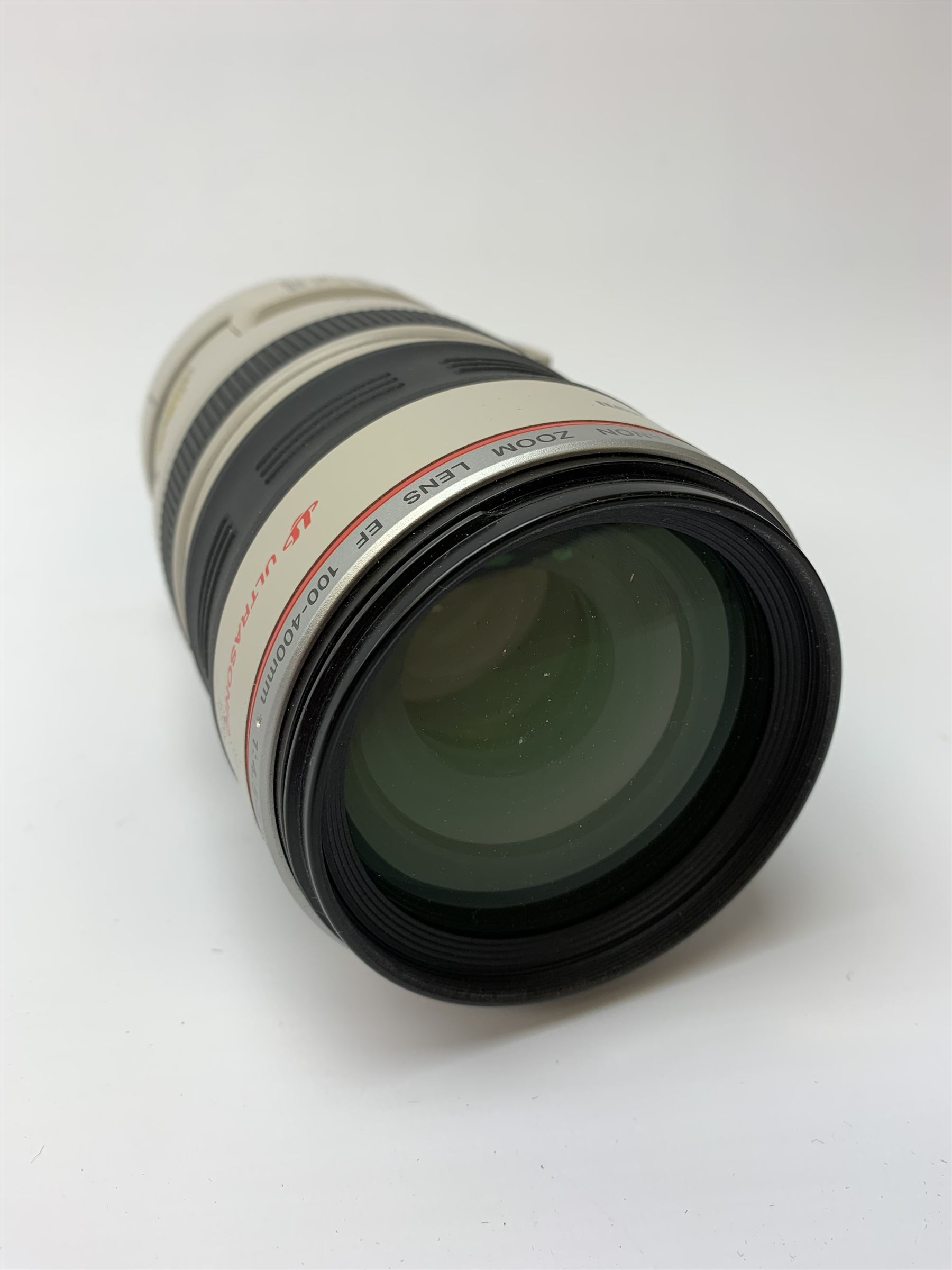 Canon camera lens 'Canon Zoom Lens EF 100-400mm 1:4.5-5.6 L IS Ultrasonic' 