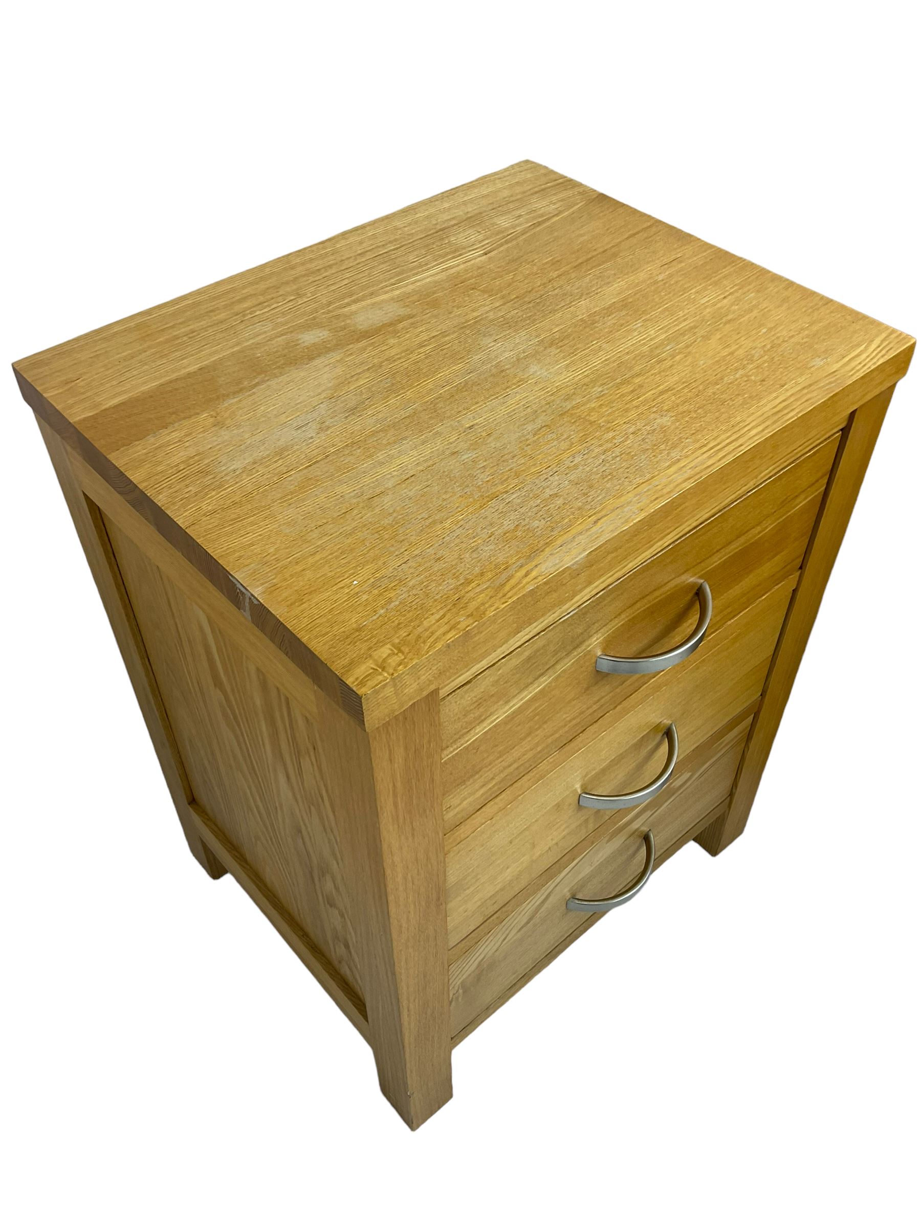 Pair of contemporary solid ash bedside chests, each fitted with three drawers