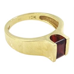 10ct gold single stone emerald cut garnet ring, stamped