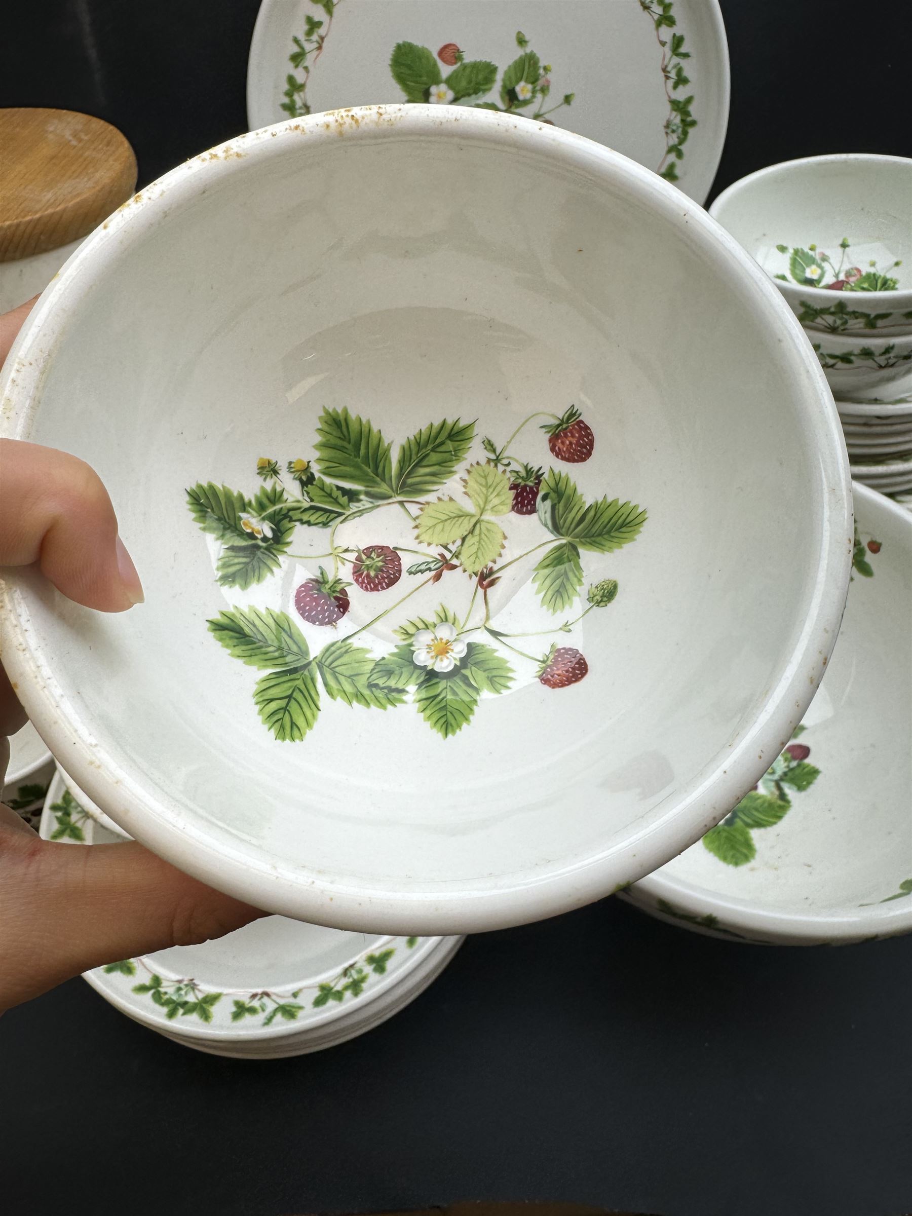 Portmeirion Summer Strawberry pattern tea and dinner service, including teapot, five dinner plates, covered sucrier etc  