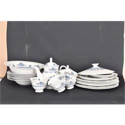 Royal Doulton Plymouth pattern, part tea and dinner service, including teapot, milk jug, covered sucrier, six dinner plates 