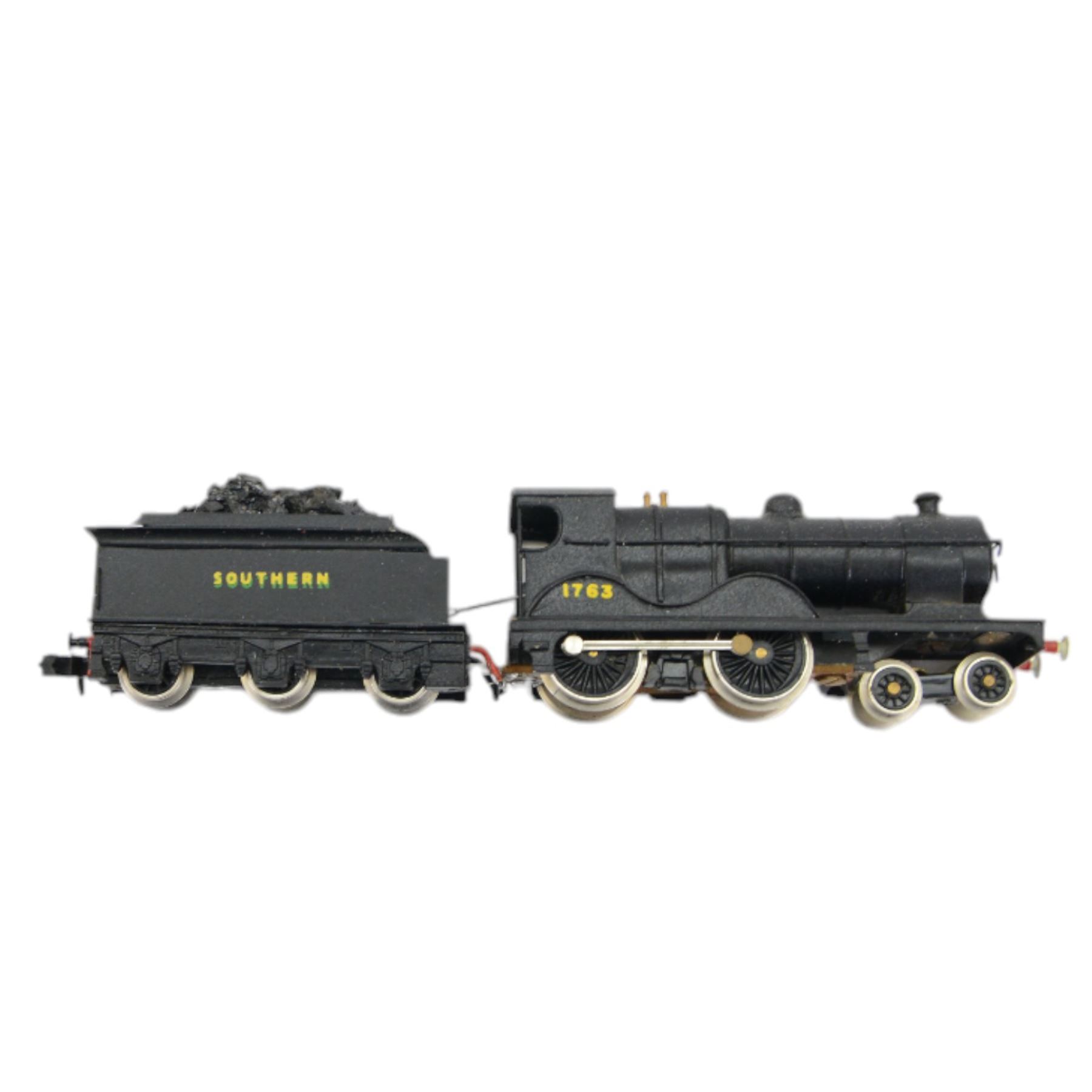 'N' gauge locomotives and rolling stock, including Peco NL 21 4-6-0 Jubilee Class LMS 'Renown', limited edition Brass Locomotives SE&CR Wainwright L Class 4-4-0 locomotive with certificate, EFE Rail Class 17 locomotive in BR Blue, Minitrix locomotive no. 12862, together with coaches and goods wagons, including Roco, Bachmann, Erian and Trix examples, all boxed  